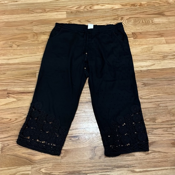 Beautiful pair of black pants with macramé style bottom - Picture 1 of 10